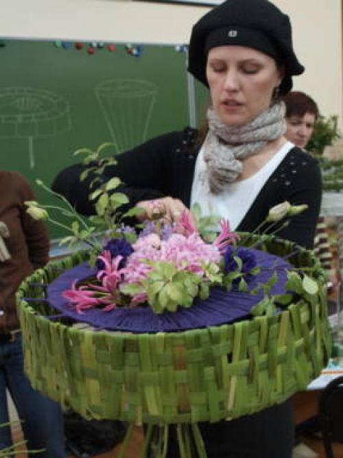 Художественный букет на декоративном каркасе