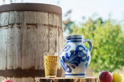 Вино из старого яблочного сока. Домашнее вино из натурального яблочного сока: специфика приготовления