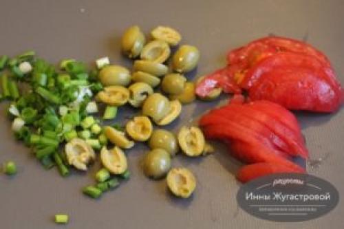 Солянка из красной капусты. Солянка из капусты с сосисками и оливками