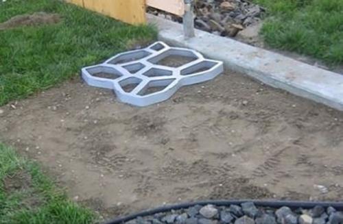 Форма для заливки садовых дорожек 01