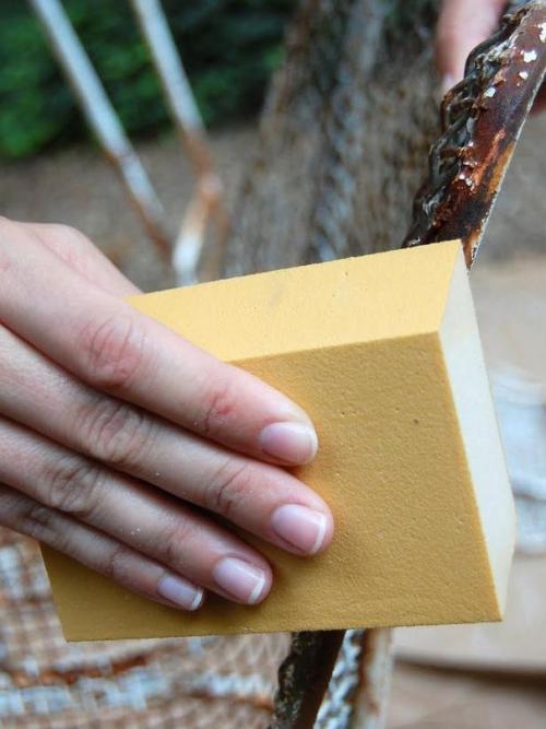 Как обновить старую садовую мебель. 04