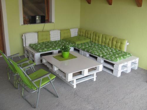 Паллеты на даче 06