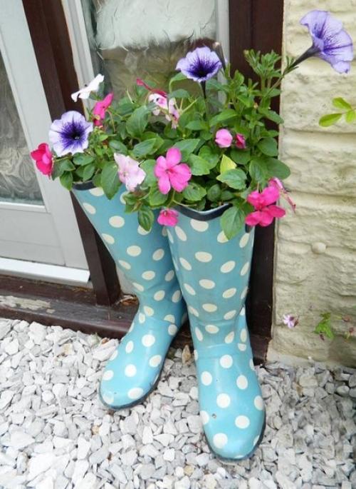 Боты как цветник. Идея для сада 02