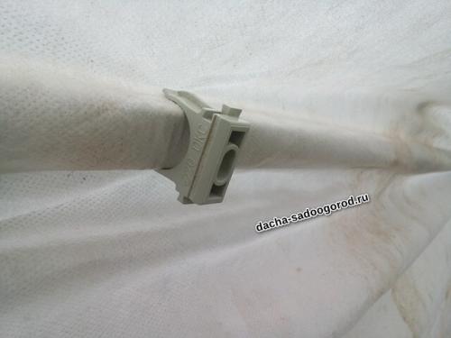 Парник из спанбонда своими руками. Как закрепить спанбонд внутри теплицы. Очень простой крепеж