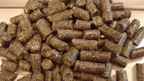 Конский навоз в гранулах. Конский