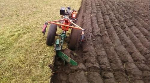 Нужно ли пахать огород осенью. Нужно ли пахать огород под зиму: как и когда правильно перепахивать землю осенью