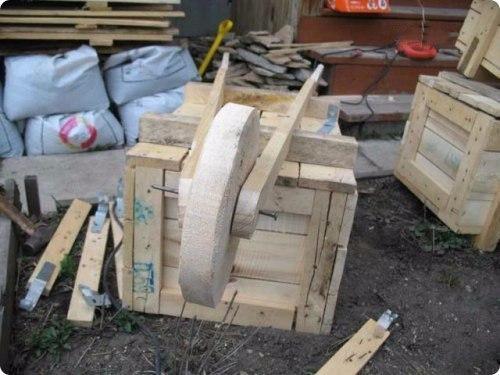 Садовая тачка из ящика 02