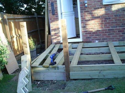 Деревянная площадка к дому 06