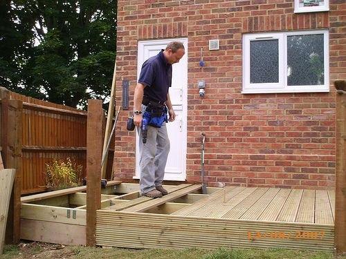 Деревянная площадка к дому 07