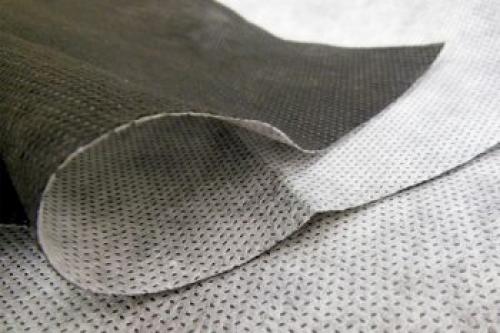 Агроволокно для клубники с отверстиями. Особенности посадки клубники под черное агроволокно. Какой стороной стелить?