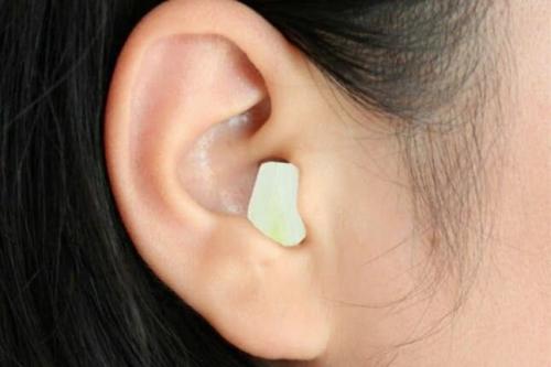 Чеснок в ухо от шума. Зачем класть зубчик чеснока в ухо. От чего помогает