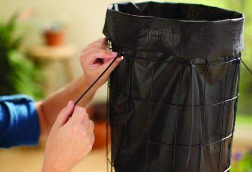 Вертикальная клумба с петунией 03