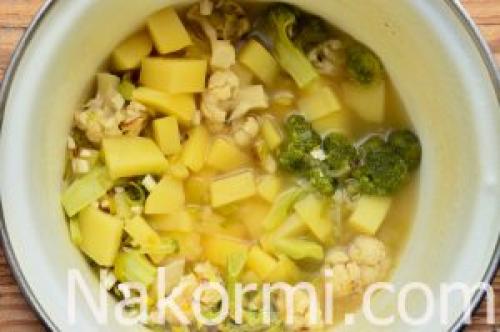 Суп из брокколи и цветной капусты с сыром. Приготовление
