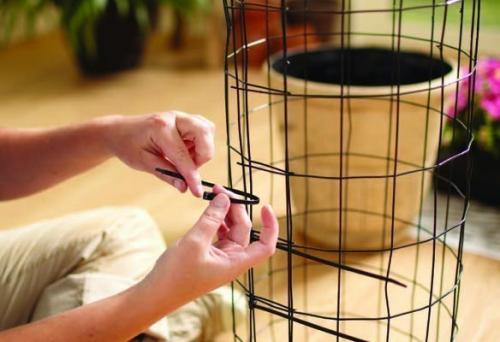 Вертикальная клумба с петунией 01