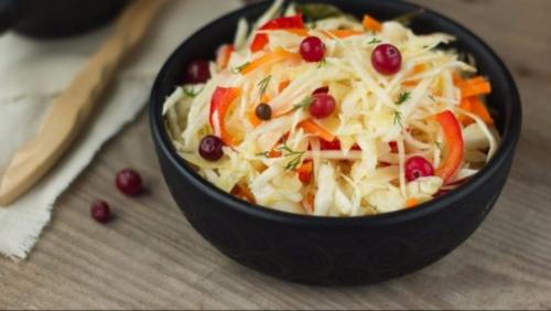 Квашеная капуста с яблоками и виноградом. Капуста Провансаль с виноградом и яблоками простым приготовлением покорит сердца гурманов