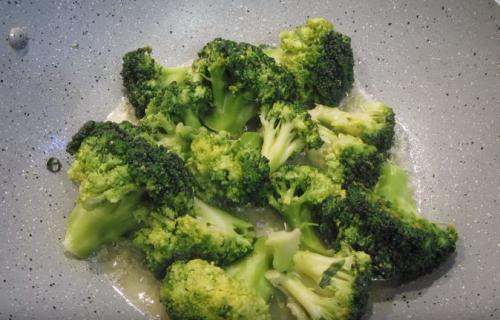 БРОККОЛИ и цветная капуста рецепт на сковороде. Как приготовить капусту БРОККОЛИ на сковороде — быстро и вкусно