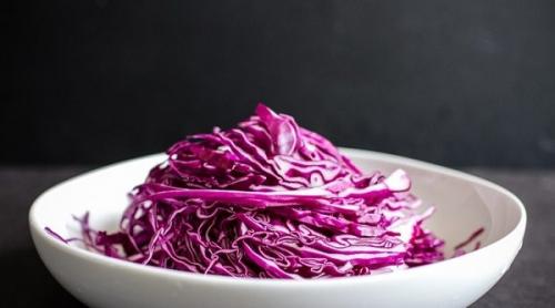 Зимний салат из краснокочанной капусты. Заготовка салатов из краснокочанной капусты на зиму
