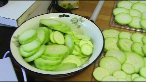 Вяленые кабачки в домашних условиях. Рецепт приготовления с пошаговыми фото вяленых кабачков в духовке на зиму в домашних условиях 04