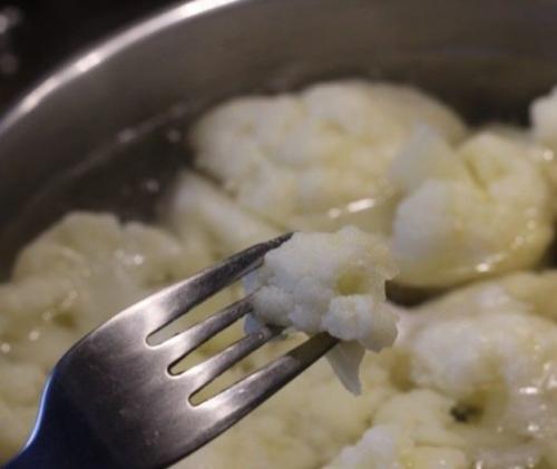 Цветная капуста в духовке с яйцом и сметаной. Заливная цветная капуста с яйцом, сметаной и сыром на сковороде