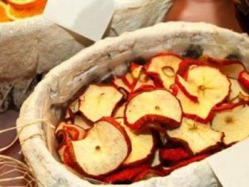 Как засушить яблоки в домашних условиях в духовке. Чем полезны сушеные яблоки?