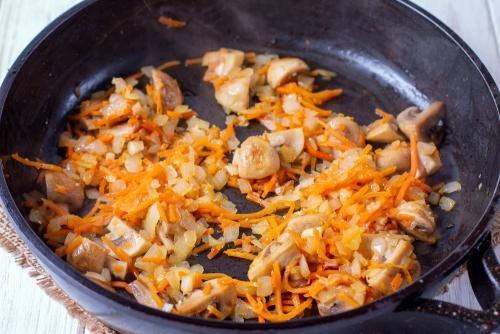 Тушеная пекинская капуста с грибами. 