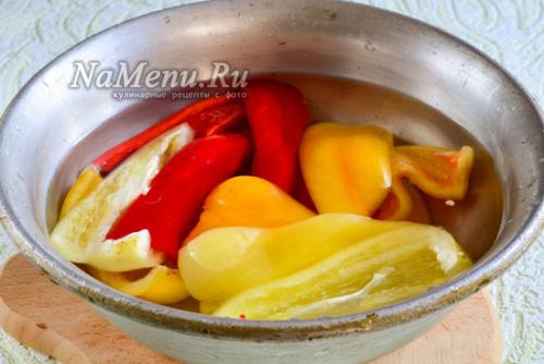 Сколько бланшировать перец. Рецепт 4: перец маринованный сладкий с маслом и чесноком