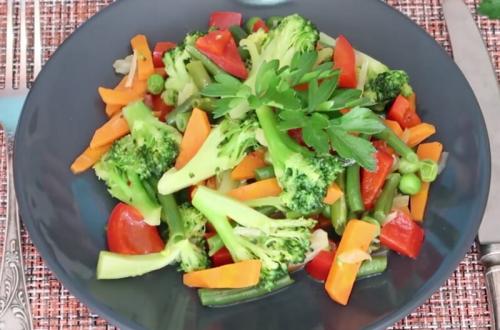 Блюда из брокколи и цветной капусты. Брокколи тушеная с овощами