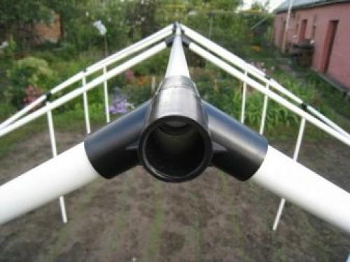 Теплица своими руками из поликарбоната и пластиковых труб. Поликарбонат и пластиковый каркас 04 Теплица своими руками из поликарбоната и пластиковых труб. Поликарбонат и пластиковый каркас 04