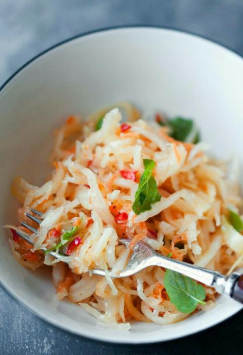 Квашеная капуста с медом и яблоками. Как я капусту с яблоками квашу, классический рецепт (в собственном соку). Оказывается, все просто! Как приготовить + 5 хитростей