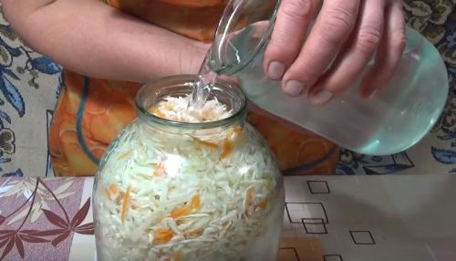 Квашеная капуста рецепт быстрого приготовления. Квашеная капуста в банке с рассолом — рецепт быстрого приготовления (за 3 дня)