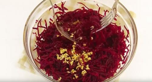 Свекла в сыром виде рецепты. Как приготовить полезный и вкусный салат из свежей свеклы — топ 5 домашних рецептов