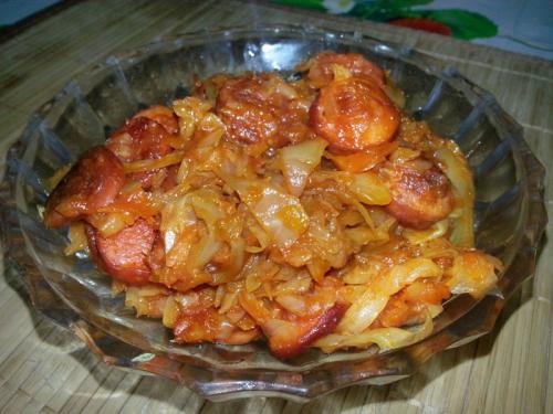 Тушеная красная капуста с сосисками. Тушеная капуста с сосисками – это объедение!