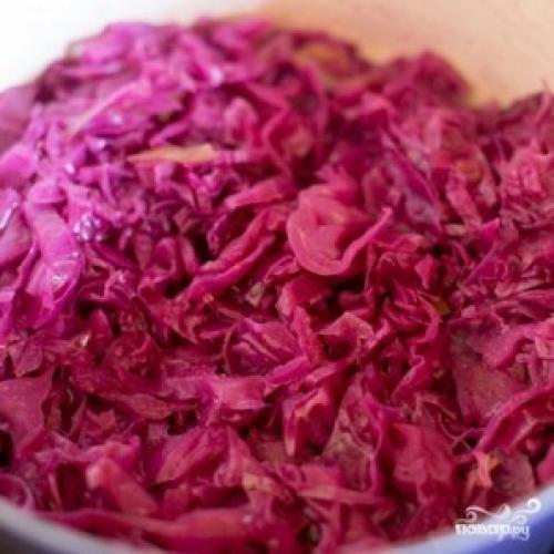 Тушеная красная капуста