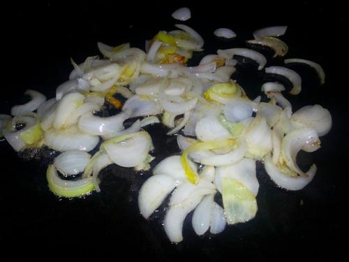 Тушеная красная капуста с сосисками. Тушеная капуста с сосисками – это объедение!