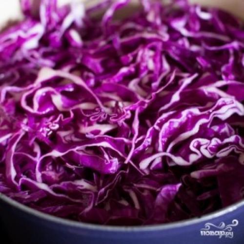 Тушеная красная капуста