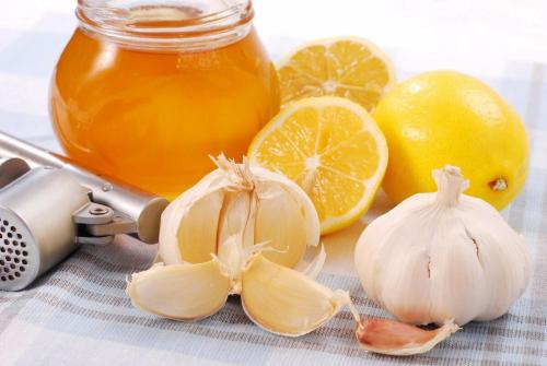 Рецепт лимон с чесноком для чистки сосудов. Смесь чеснока, лимона и меда чистит сосуды: правда или миф?