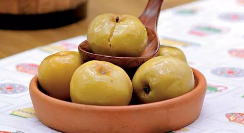 Квашеная капуста с яблоками в бочке. Мочёные яблоки в капусте: рецепт приготовления