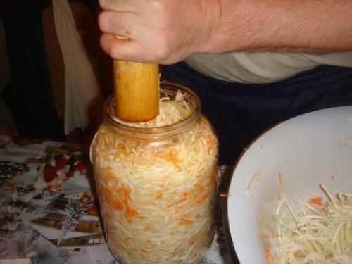Квашеная капуста с яблоками и морковью на зиму. Рецепты квашеной капусты с яблоками 03
