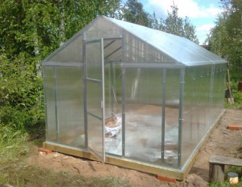 Поликарбонат для теплиц размеры. Особенности теплиц из поликарбоната