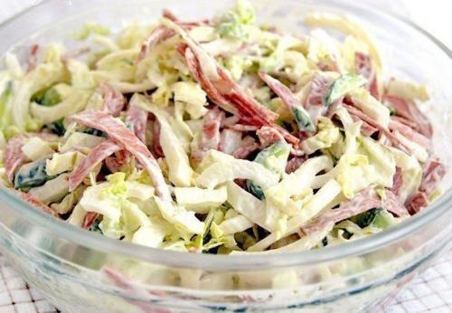 Салат цезарь с курицей и пекинской капустой помидорами и сухариками. Цезарь с курицей и пекинской капустой — очень вкусный салат 19