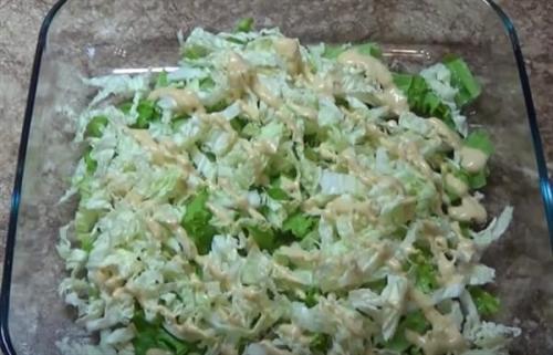 Салат цезарь по домашнему с пекинской капустой. Как приготовить салат Цезарь с курицей и пекинской капустой в домашних условиях?