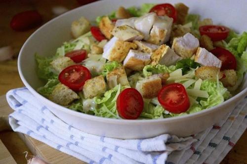 Салат цезарь с курицей и пекинской капустой помидорами и сухариками. Цезарь с курицей и пекинской капустой — очень вкусный салат 14 Салат цезарь с курицей и пекинской капустой помидорами и сухариками. Цезарь с курицей и пекинской капустой — очень вкусный салат 14