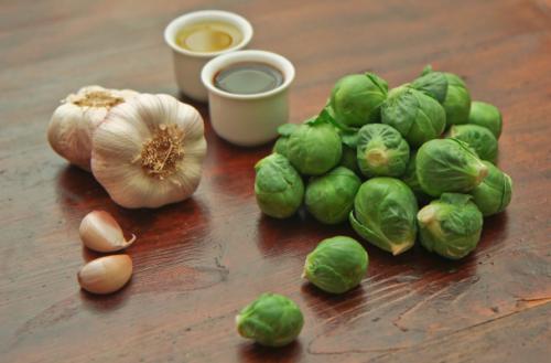 Жареная брюссельская капуста с соевым соусом. Брюссельская капуста с чесноком