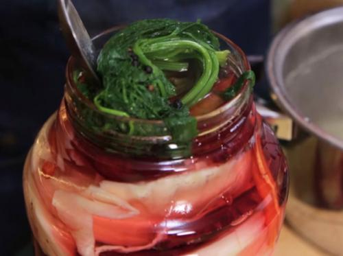 Краснокочанная капуста по-грузински. Капуста по-грузински со свеклой – очень вкусные рецепты маринованной капусты