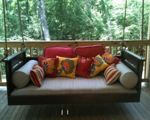 Подвесные диванчики-качели для террасы 01