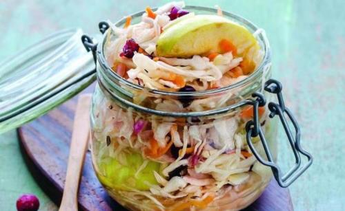 Квашеная капуста с яблоками быстрого приготовления. Квашеная капуста с яблоками на зиму: рецепты быстрого приготовления и не только