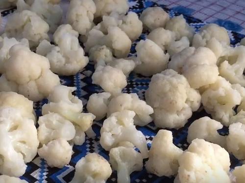 Можно ли морозить капусту белокочанную на зиму. Как заморозить цветную капусту на зиму в домашних условиях?