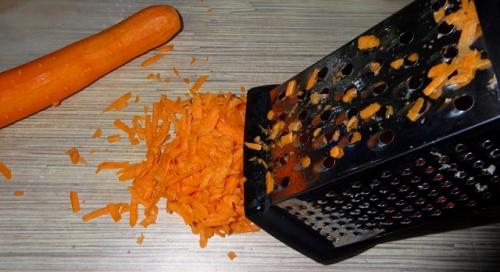 Квашеная капуста с целыми яблоками в ведре. Моченые яблоки с капустой и морковью по русски