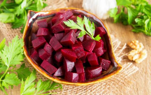 Как правильно есть сырую свеклу. Польза и вред вареной свеклы для организма человека