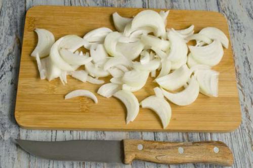 Солянка из красной капусты. Можно ли делать солянку из красной капусты. Солянка с краснокочанной капустой. Из квашеной капусты по-деревенски